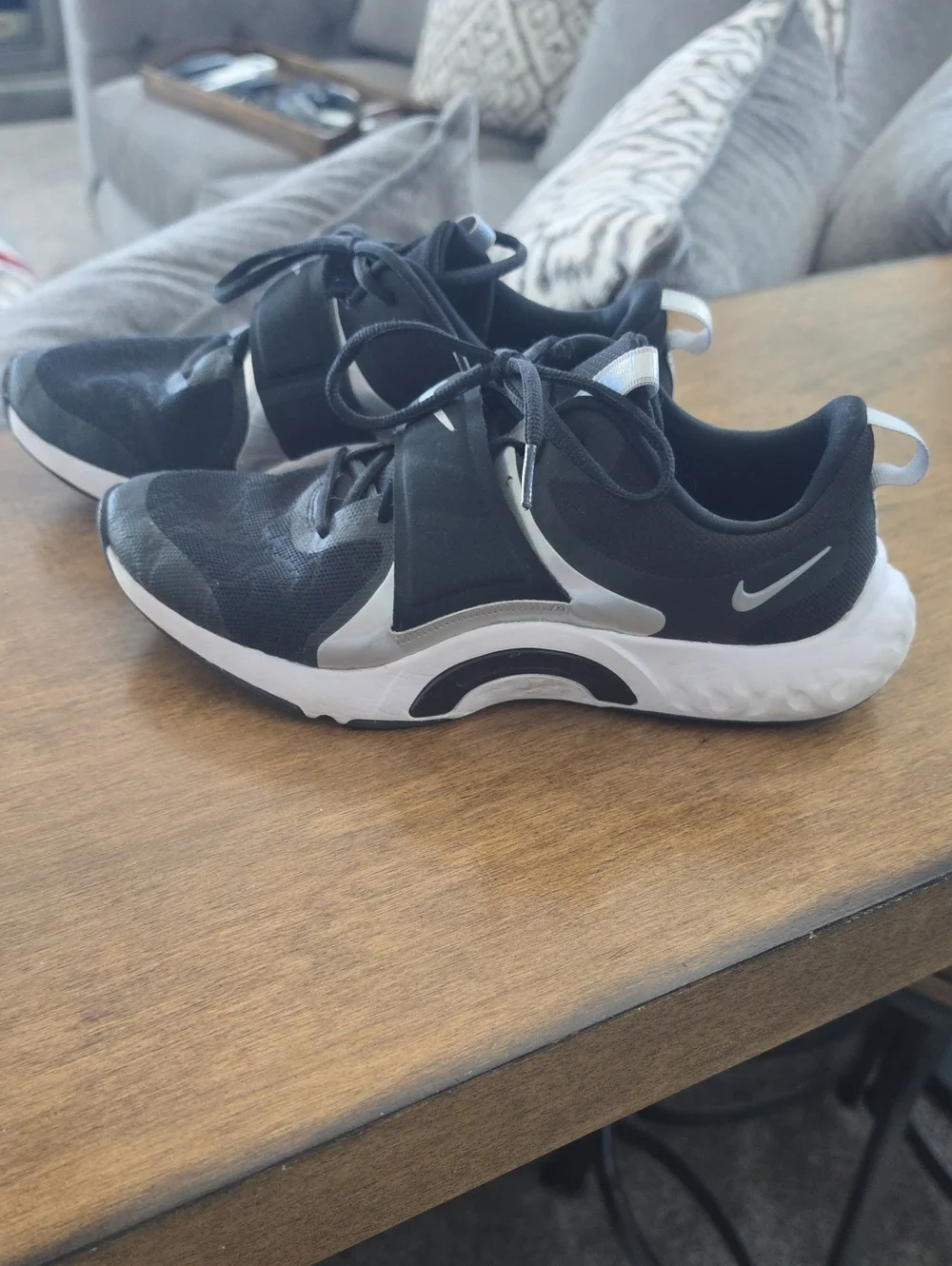 Nike Womens Black and White Lace-Up Sneakers with Cushioned Sole